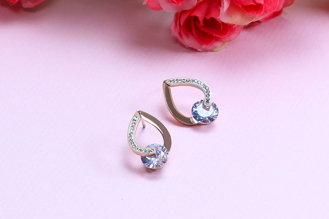 Glittering Silver Tone Zerconia Studs