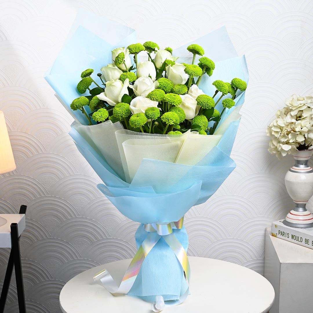 Send Charming White And Green Daisy Online