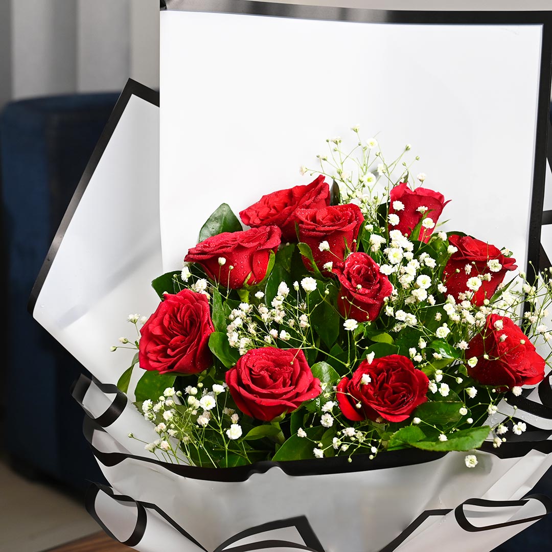 Delicate Ravishing Red Roses Bouquet