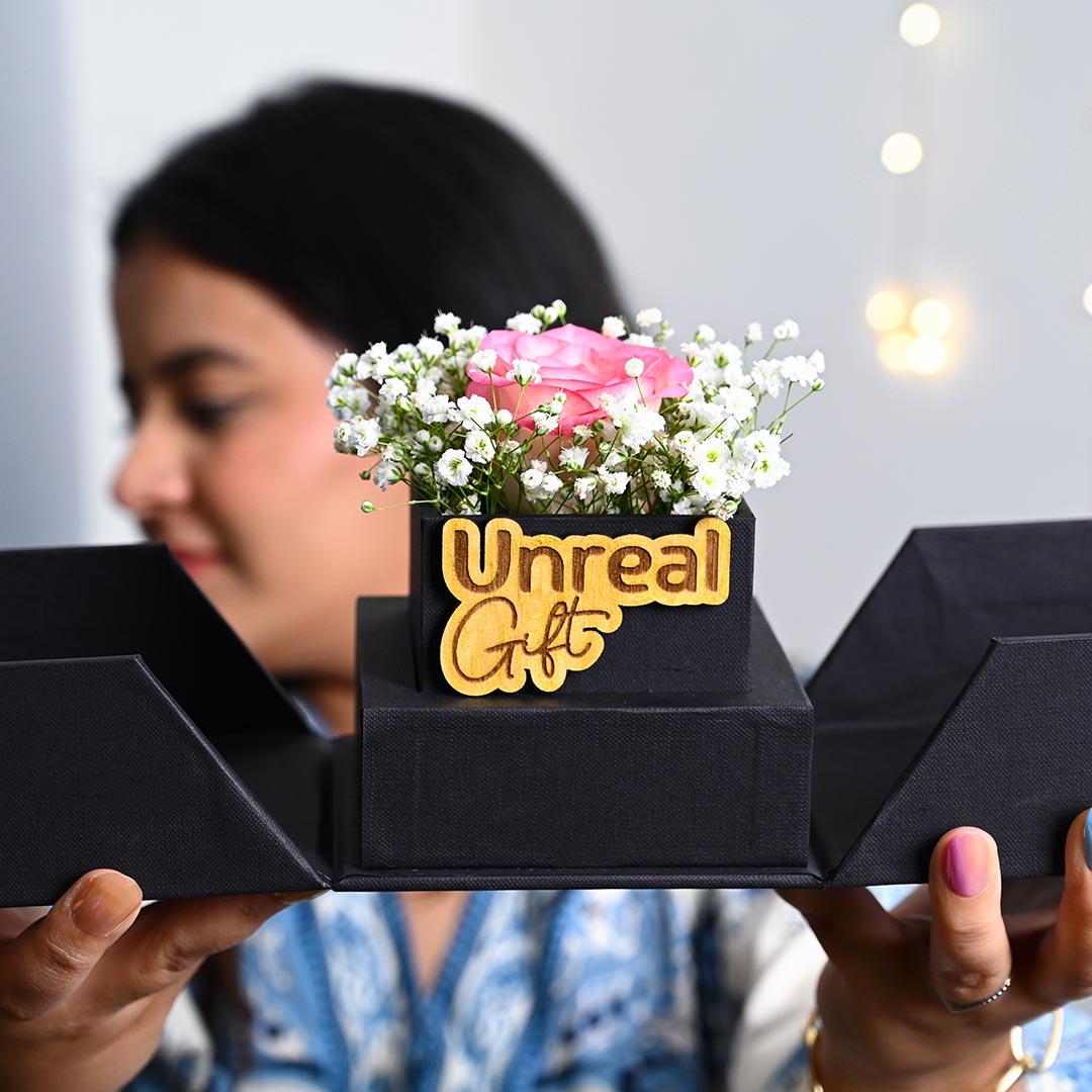 https://www.unrealgift.com/Luxurious Black Box Of Rose