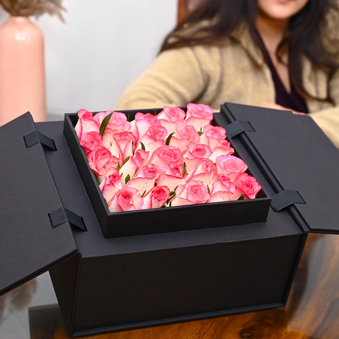 Pink Roses In Premium Liftup Box