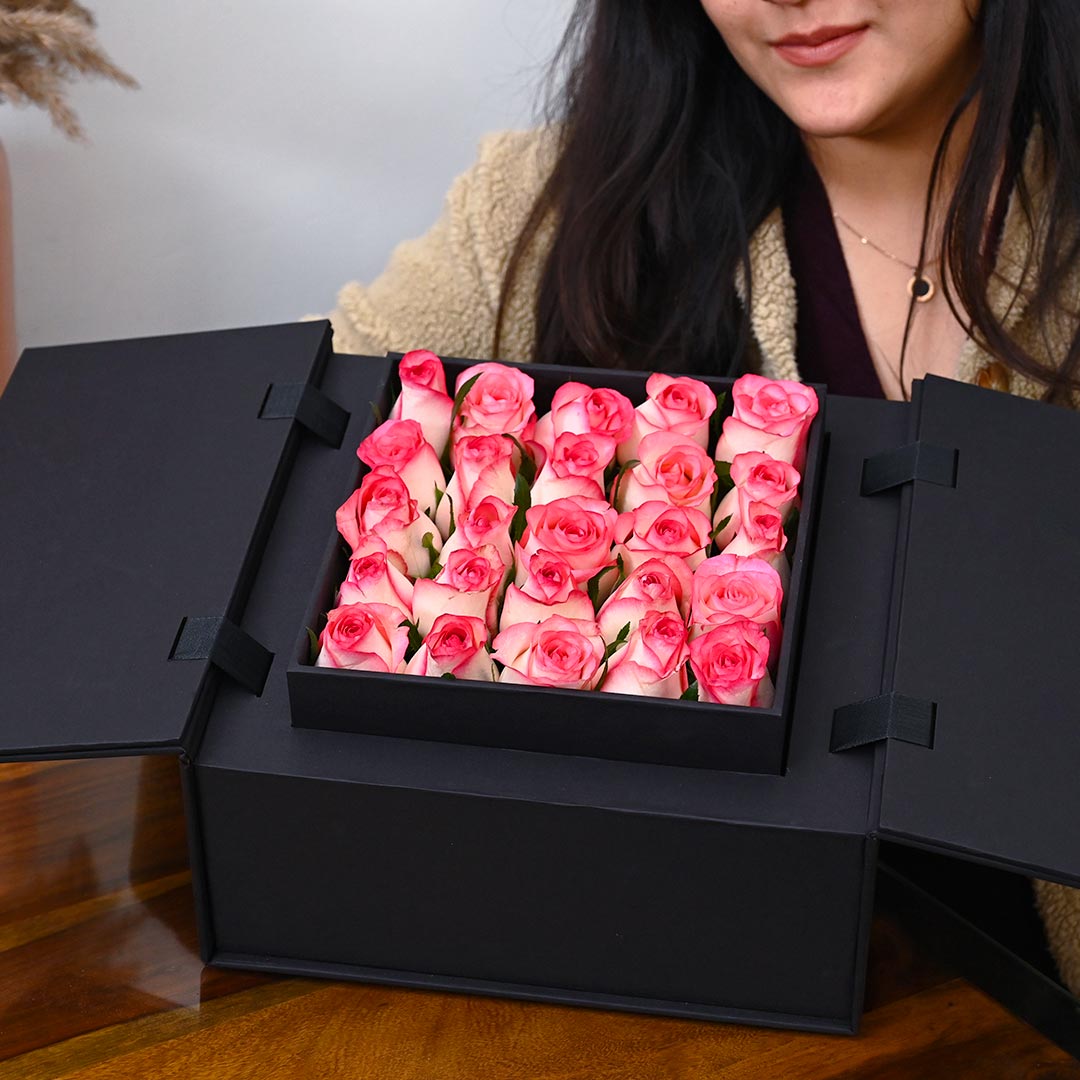 Pink Roses In Premium Liftup Box