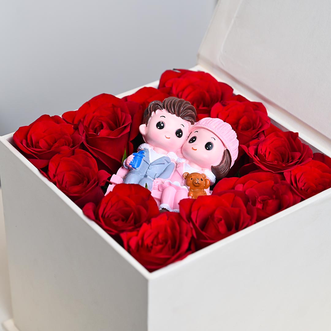 Roses N Couple in Box